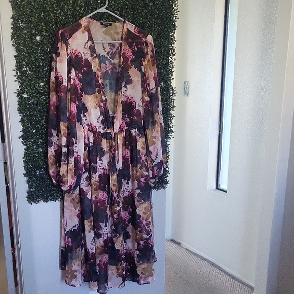 torid Dresses & Skirts - Elegant Floral Long Sleeve Dress